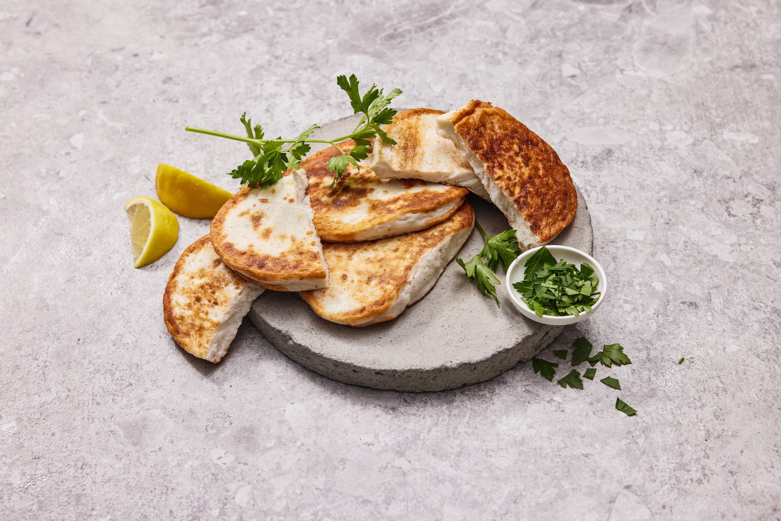 Frosne, glutenfrie premium fiskekaker i 5 kg pakning, klare til tilbereding – Fiskebilen Fiskeruta